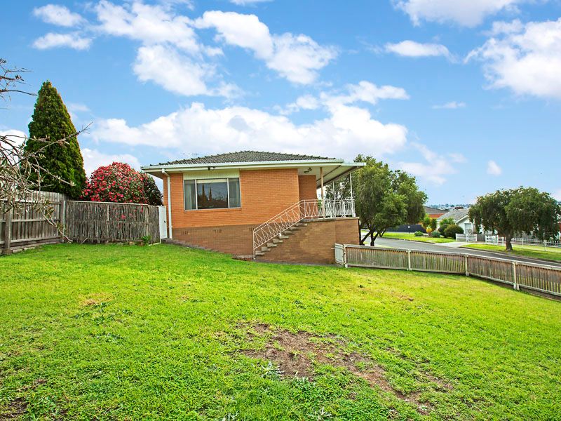 2A Fernhill Drive, Highton, VIC 3216