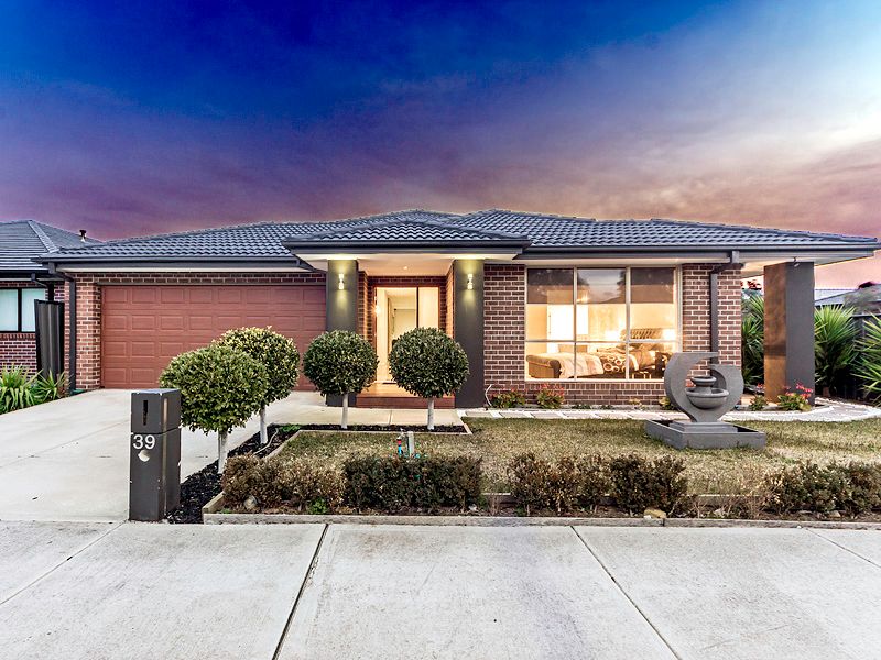 39 Biltmore Crescent, Roxburgh Park VIC 3064