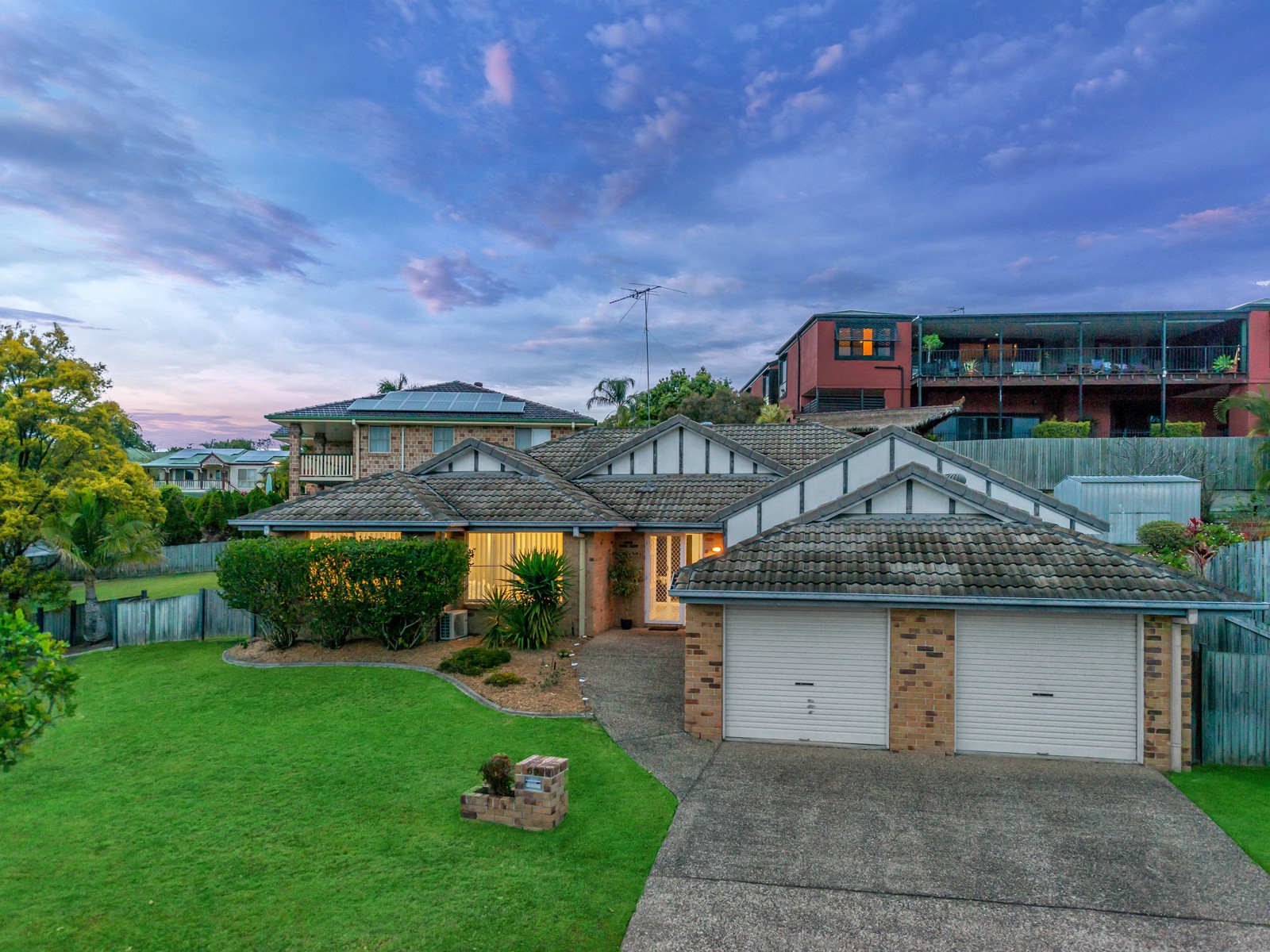 63 Hillenvale Avenue, Arana Hills, QLD 4054