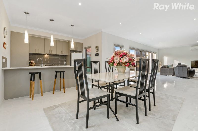 2/11 Graham Road, Knoxfield, VIC 3180