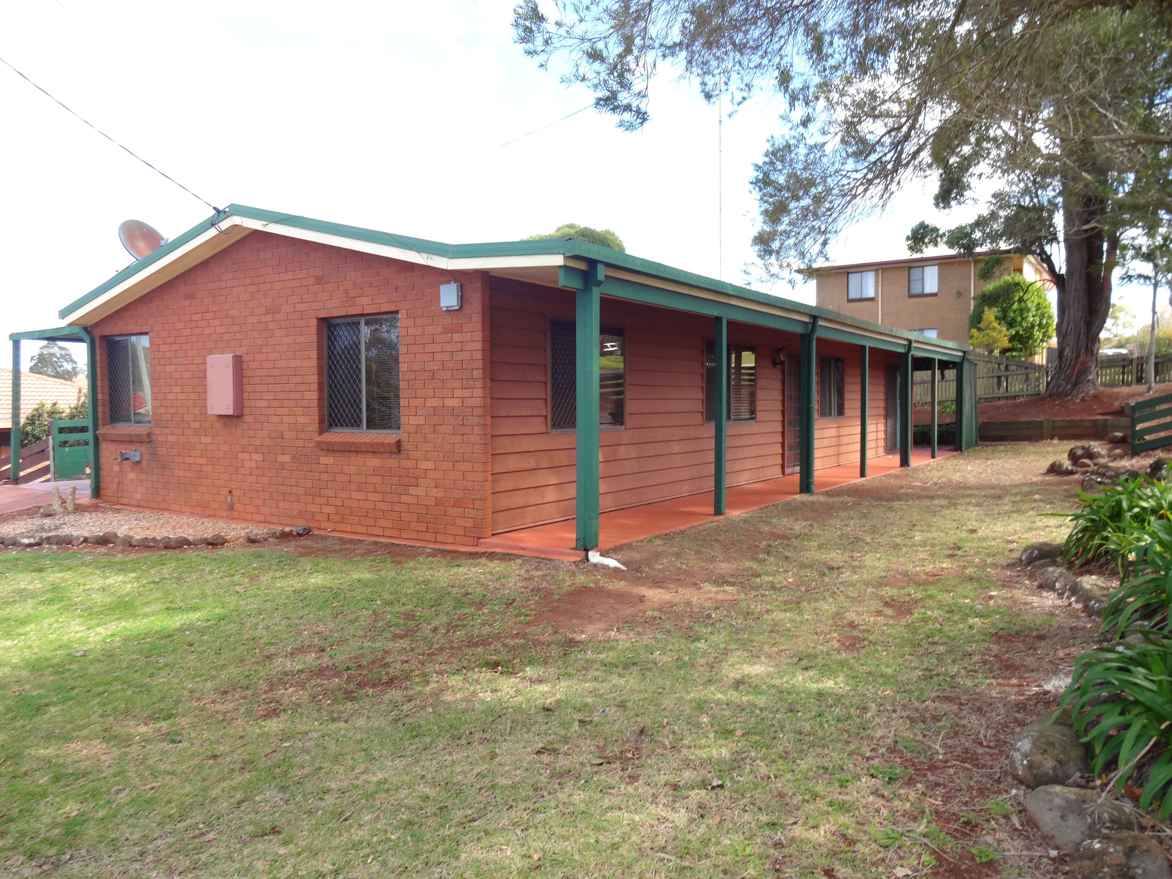 14 Agnes Street, Centenary Heights, QLD 4350