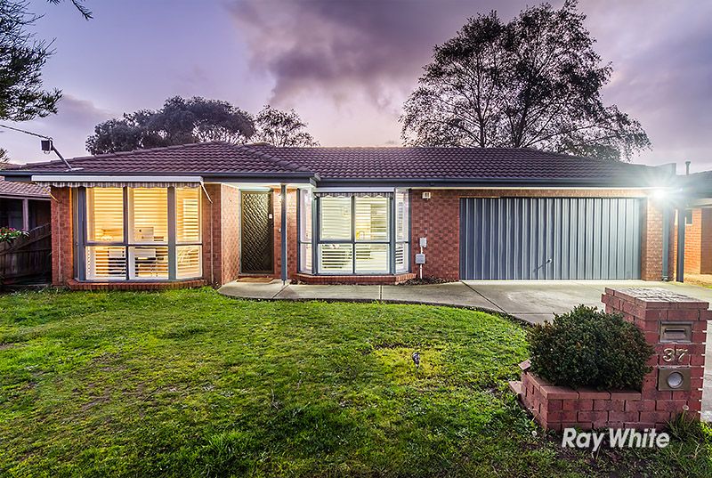 37 Joyce Street, Cranbourne West VIC 3977