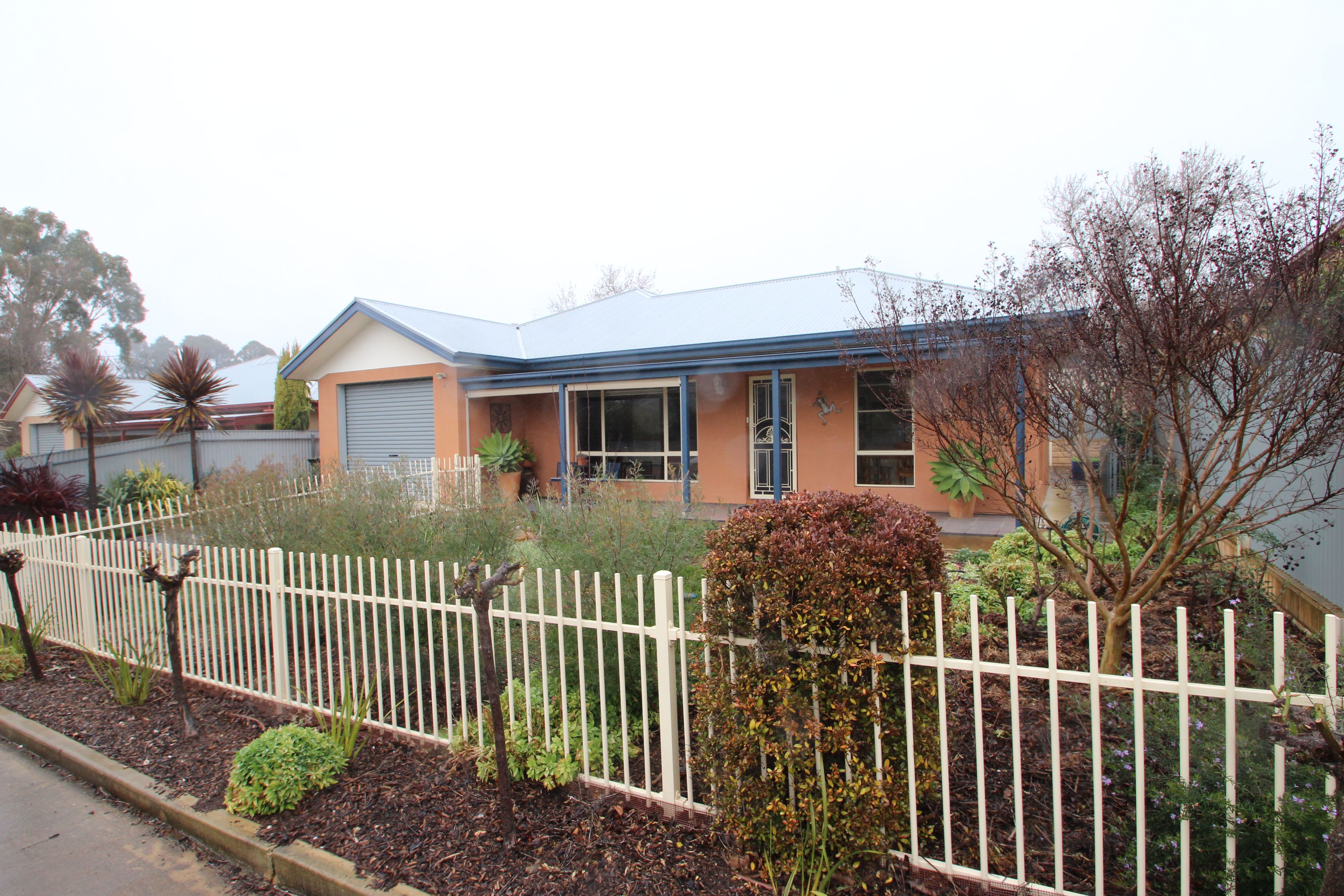 10 Harriett Street, Clare SA 5453