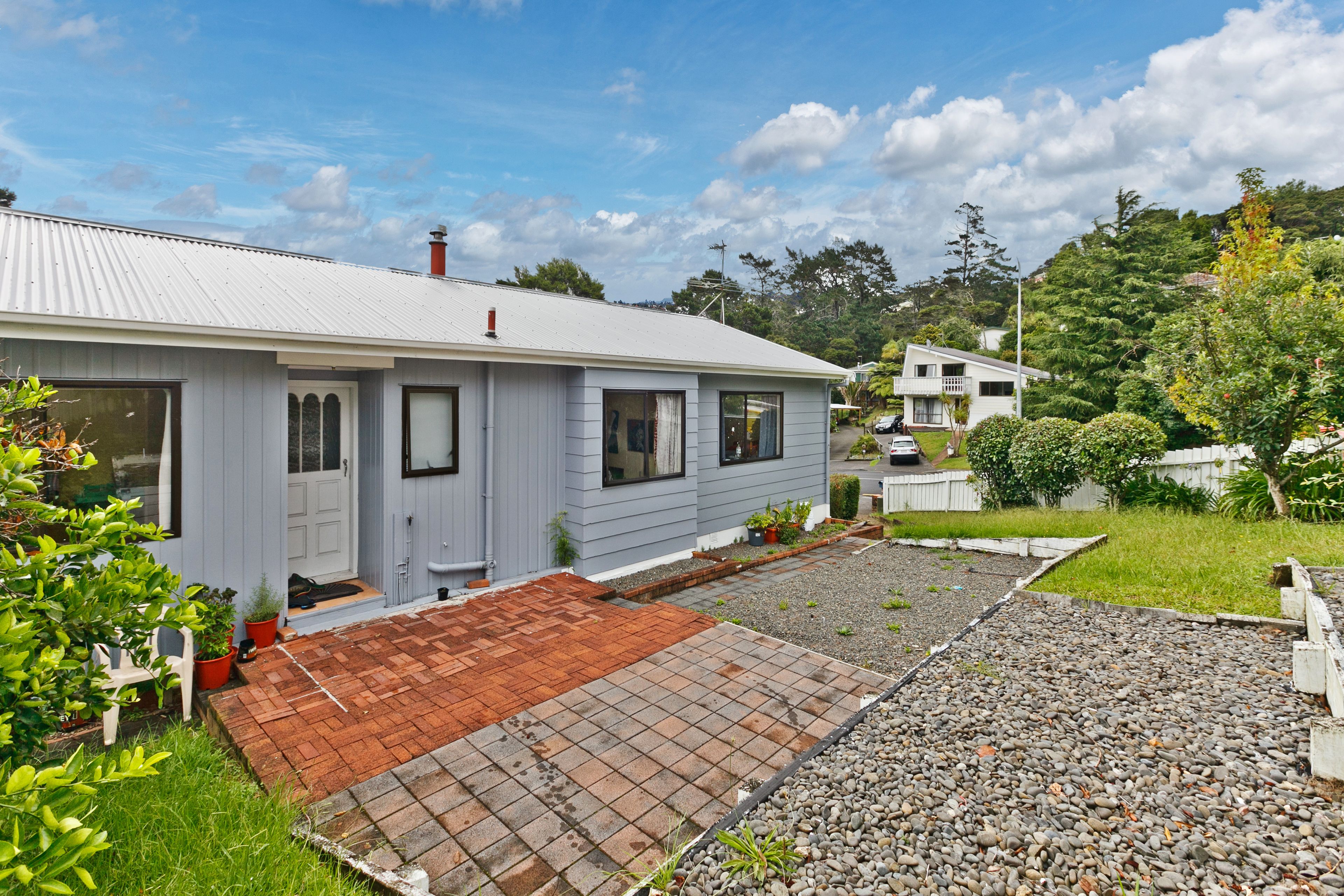 66 Easton Park Parade, Glenfield, North Shore City