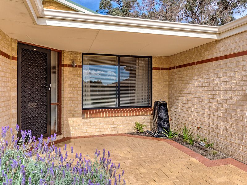 17 Cedar Way, Forrestfield, WA 6058