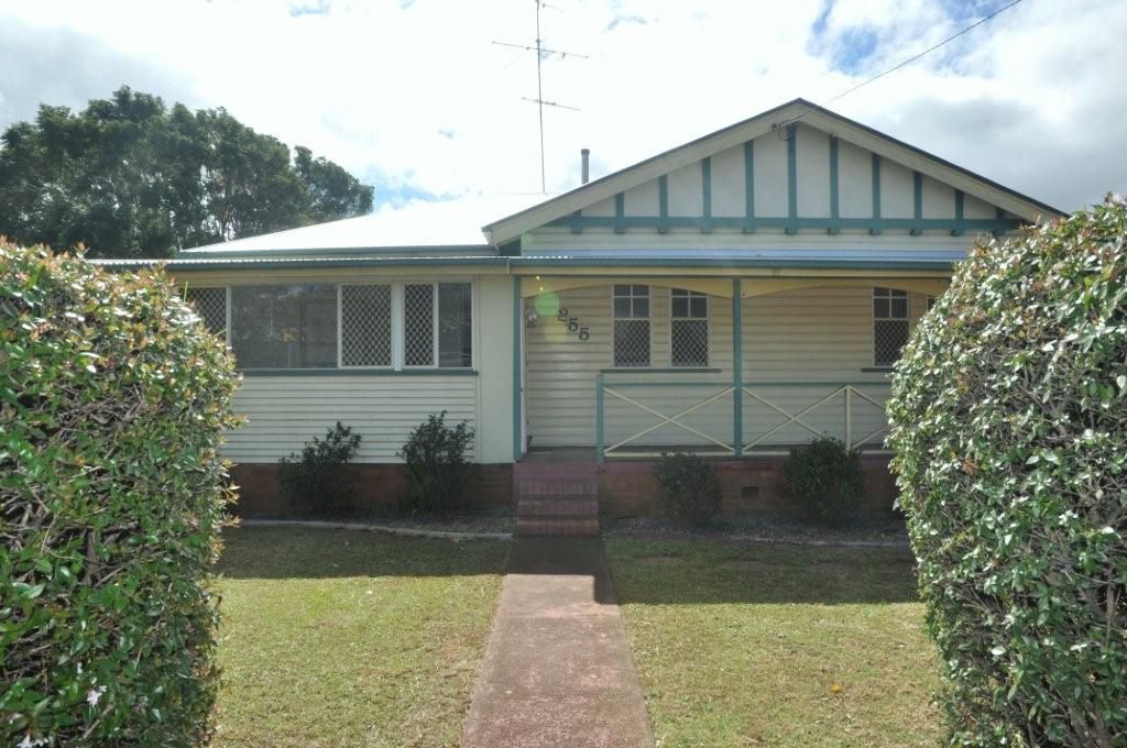255 Taylor Street, Wilsonton, QLD 4350