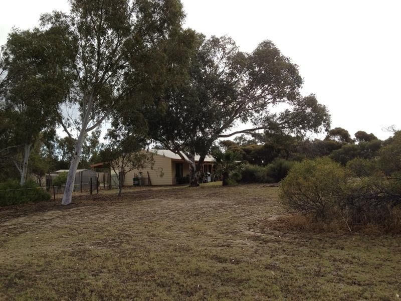 4 Commander Court, Moresby, WA 6530
