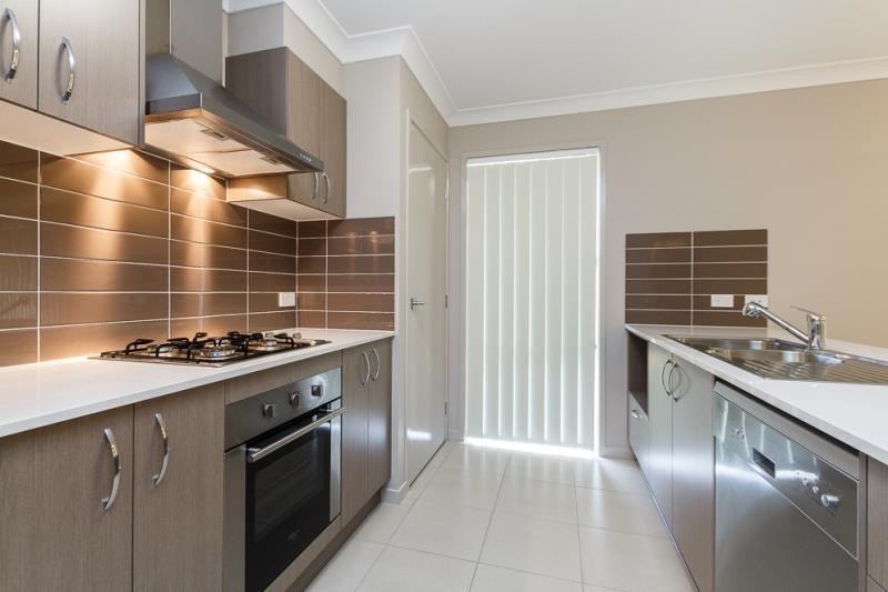 9 Meadows Circuit, Bellbird Park, QLD 4300