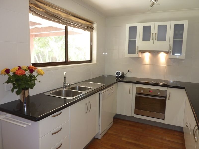 18 Ilaroo Crescent, Warana, QLD 4575