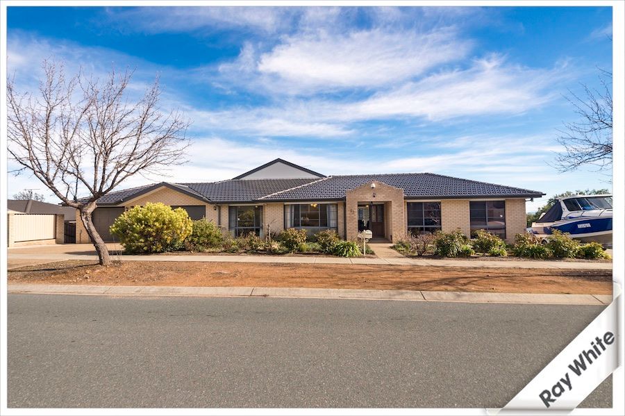 62 Paperbark Street, Banks ACT 2906