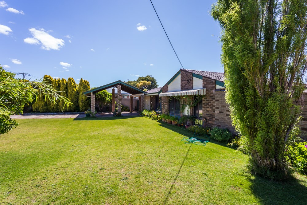 2 Carey Place, Cooloongup, WA 6168