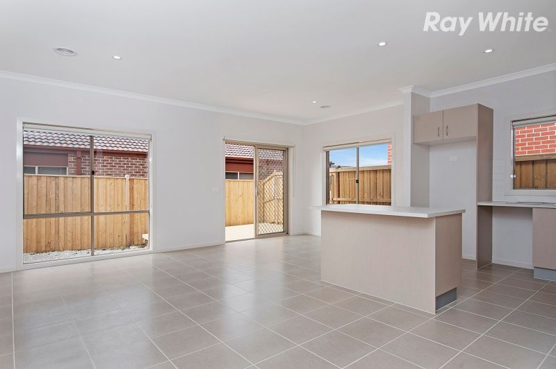46 Pyrenees Road, Clyde North, VIC 3978
