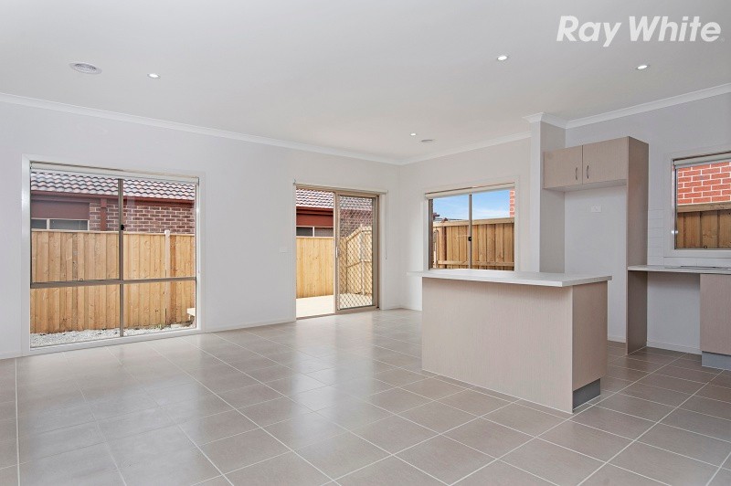 46 Pyrenees Road, Clyde North, VIC 3978