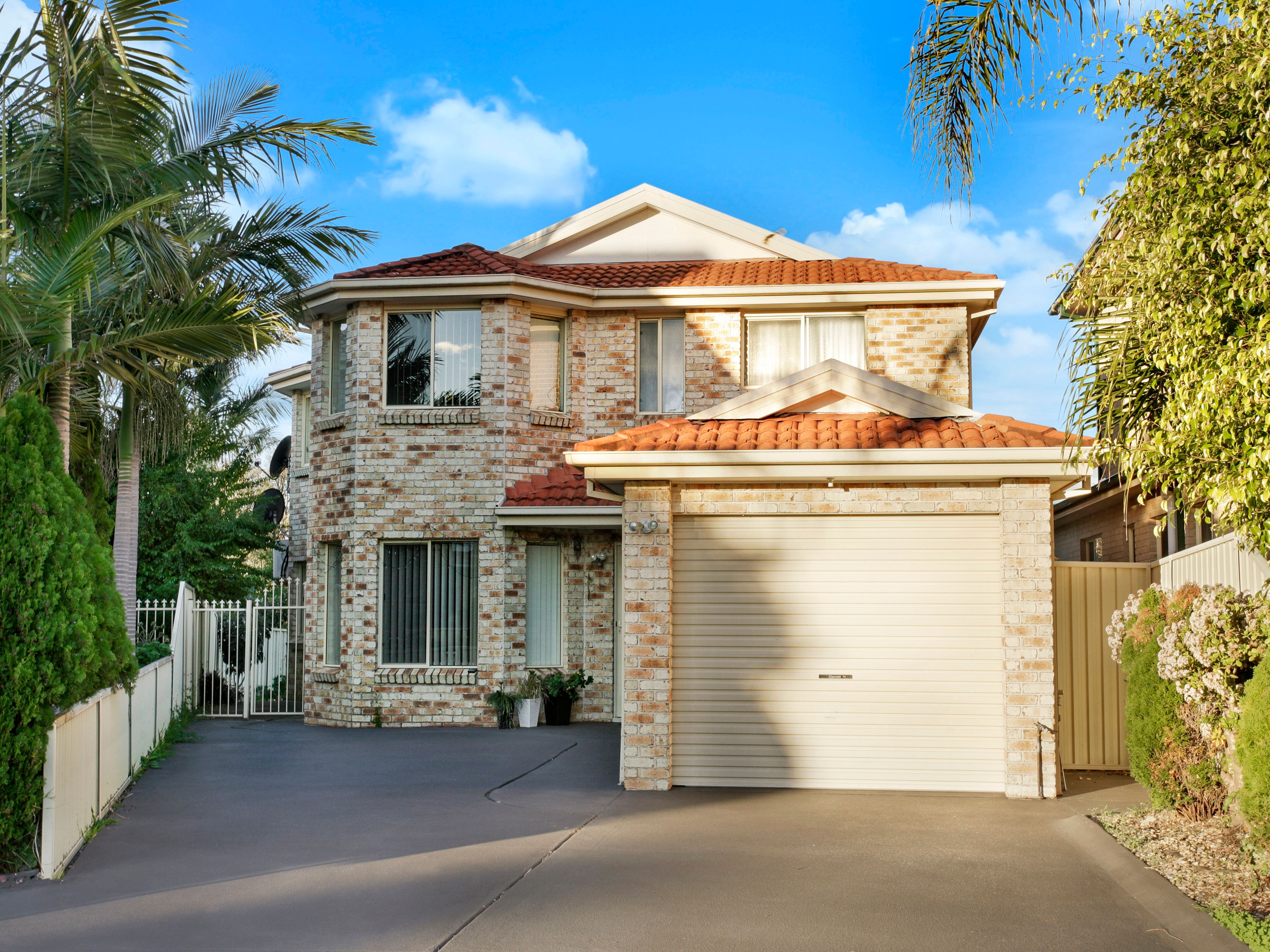 2A Archer Close, Bossley Park, NSW 2176 Sold House Two Locations