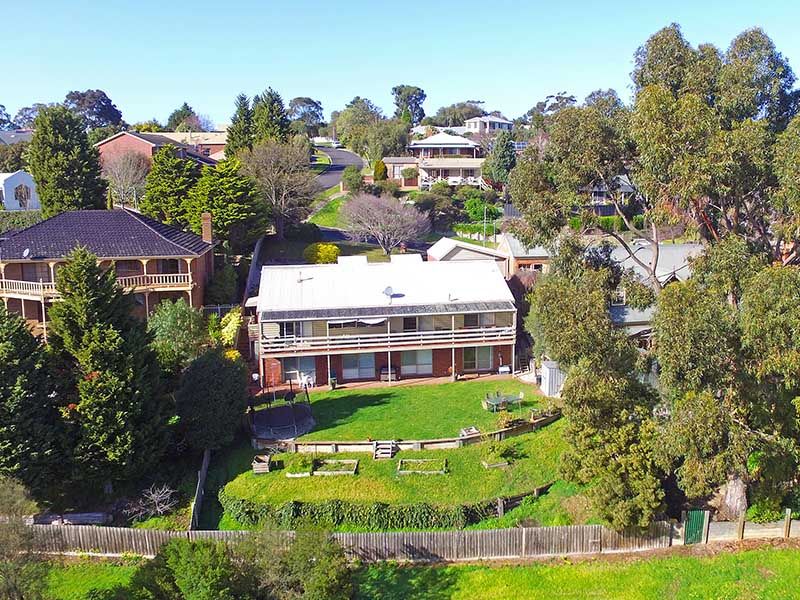 17 Summerhill Terrace, Highton, VIC 3216
