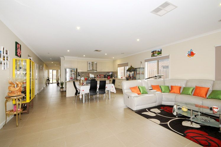 4 Paradise Way, Skye, VIC 3977