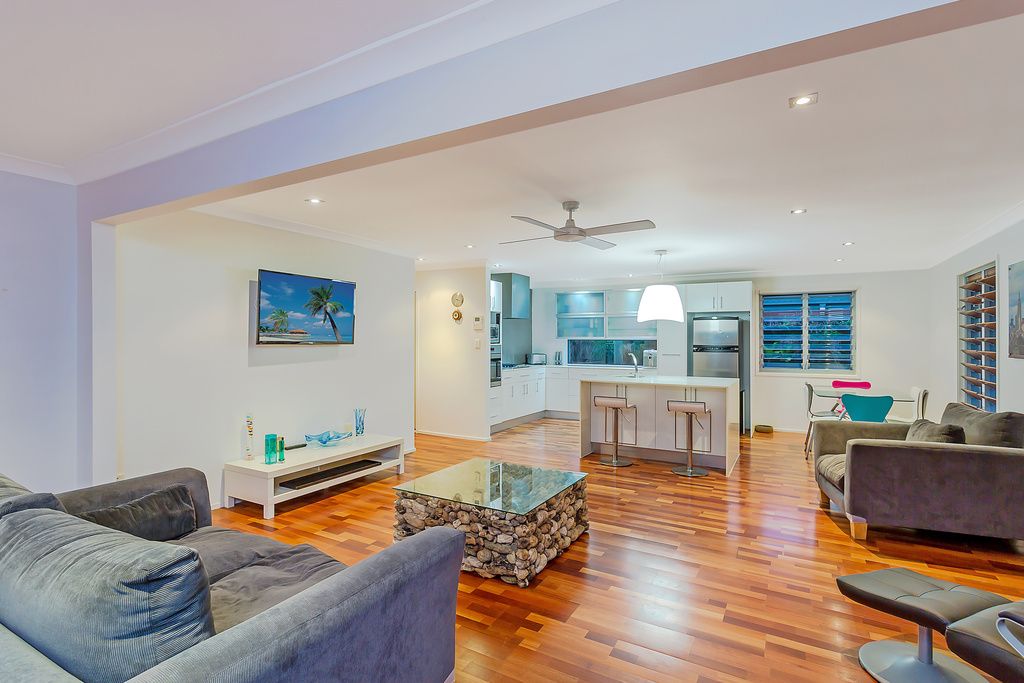 208 Tallebudgera Drive, Palm Beach QLD 4221