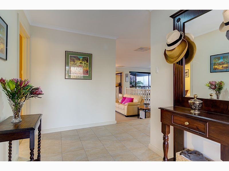 10 Daveys Road, Flagstaff Hill, SA 5159