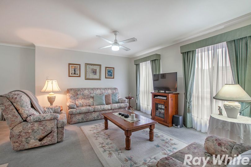 2/6 Windeatt Close, Mill Park, VIC 3082