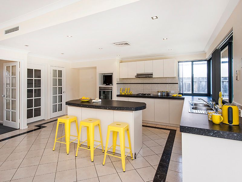 9 Villefranche Rise, Port Kennedy, WA 6172
