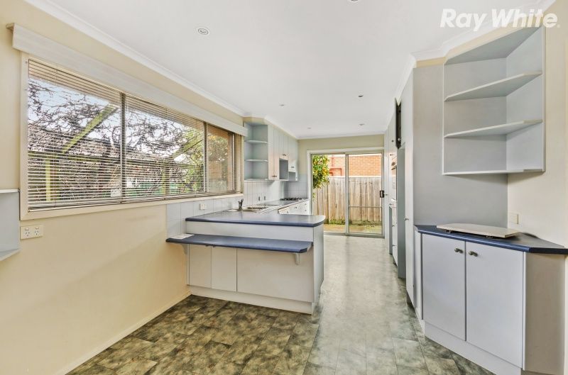11 Hillview Drive, Kilsyth, VIC 3137