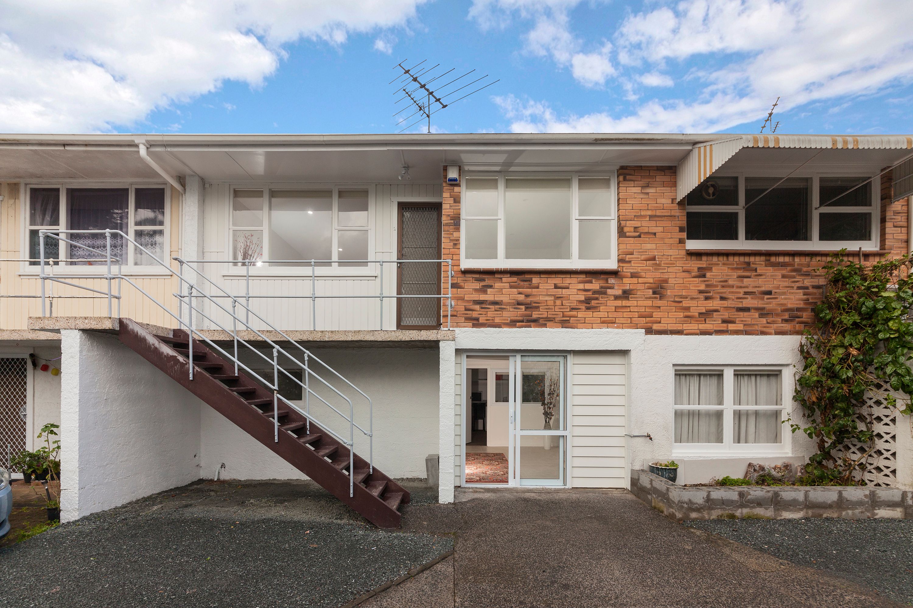 2/42 Capmbell Road, Royal Oak, Auckland City