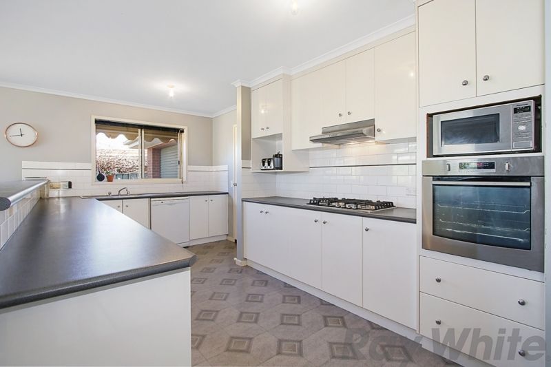 11 Quinton Court, West Albury, NSW 2640