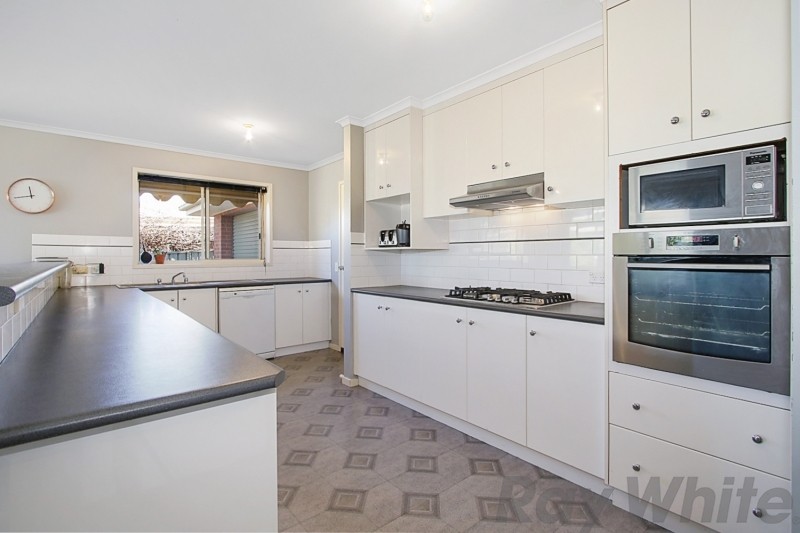 11 Quinton Court, West Albury, NSW 2640
