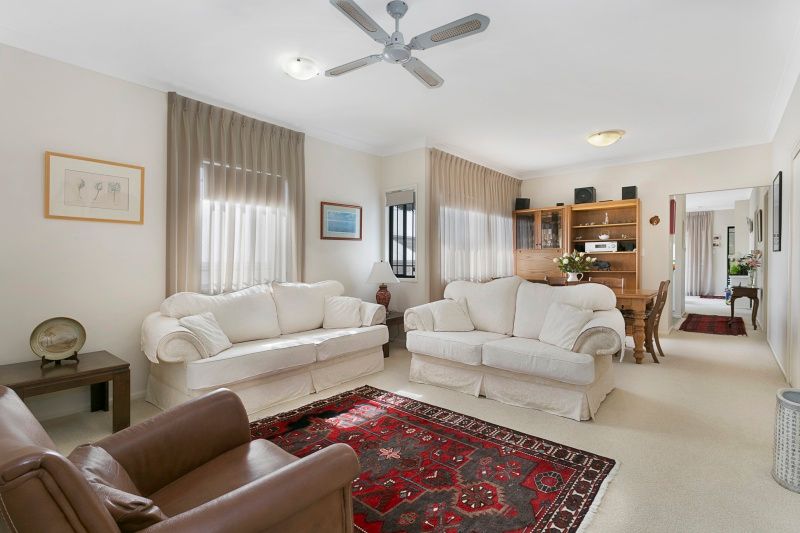 14 Dan Street, Graceville, QLD 4075