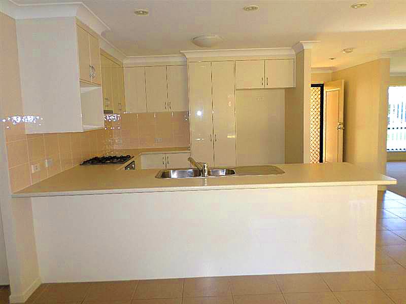 Flinders View, QLD 4305