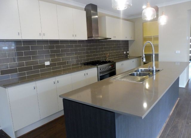 6 Tawleed Grove, Clyde North, VIC 3978