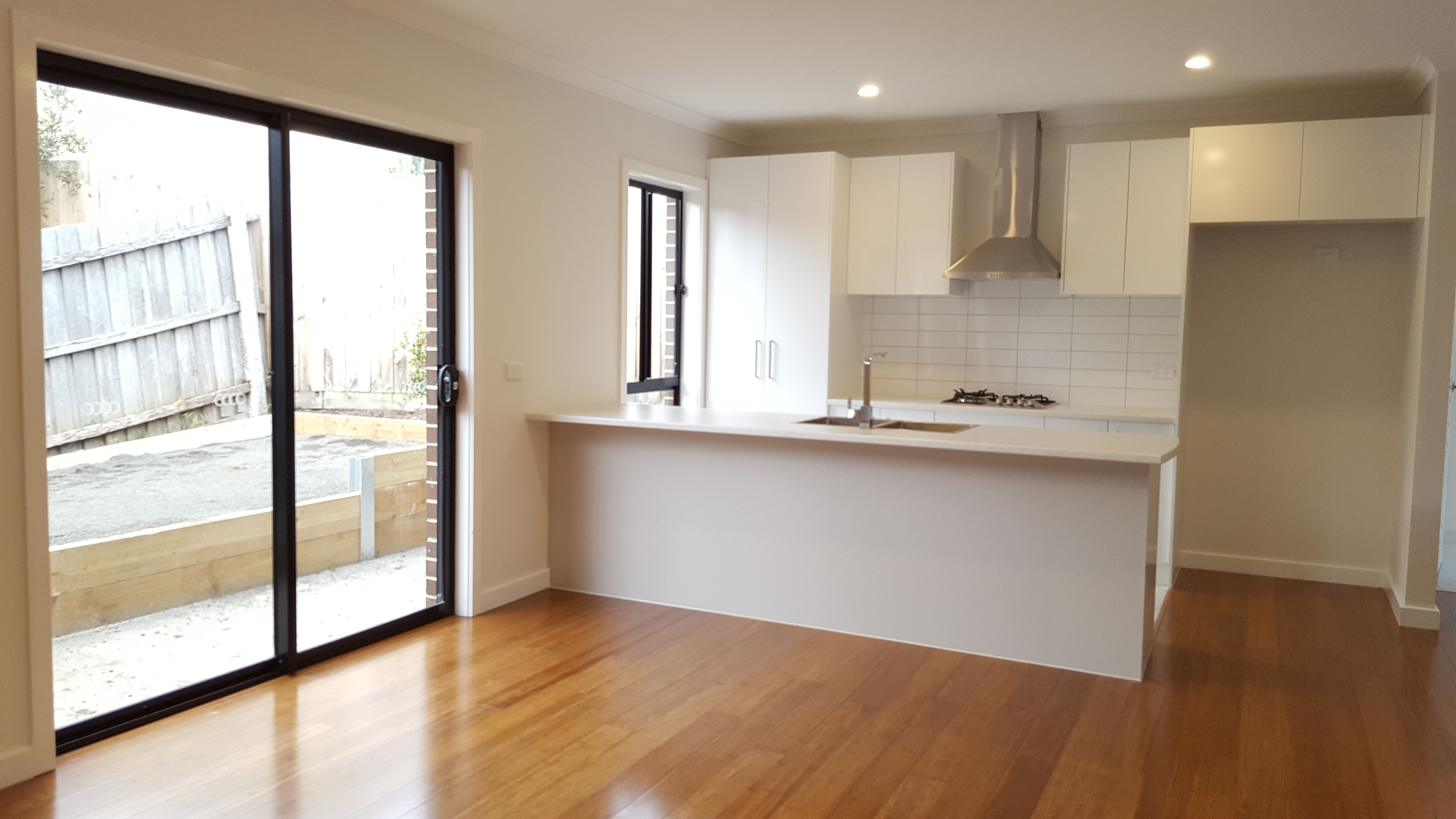 2/14 MCGlynn Avenue, South Morang, VIC 3752