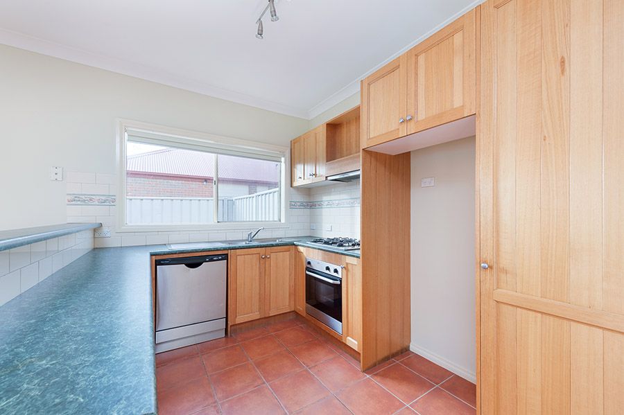 4 Heathwood Close, Craigieburn, VIC 3064
