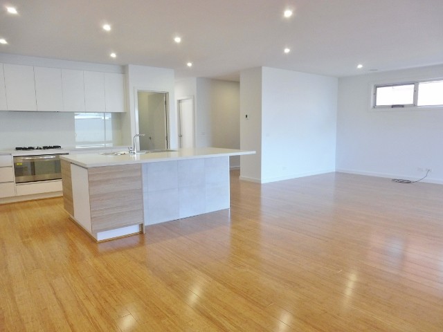 17 Shelburn Way, CRANBOURNE EAST, VIC 3977