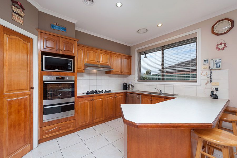 7 Edgecombe Way, Roxburgh Park, VIC 3064