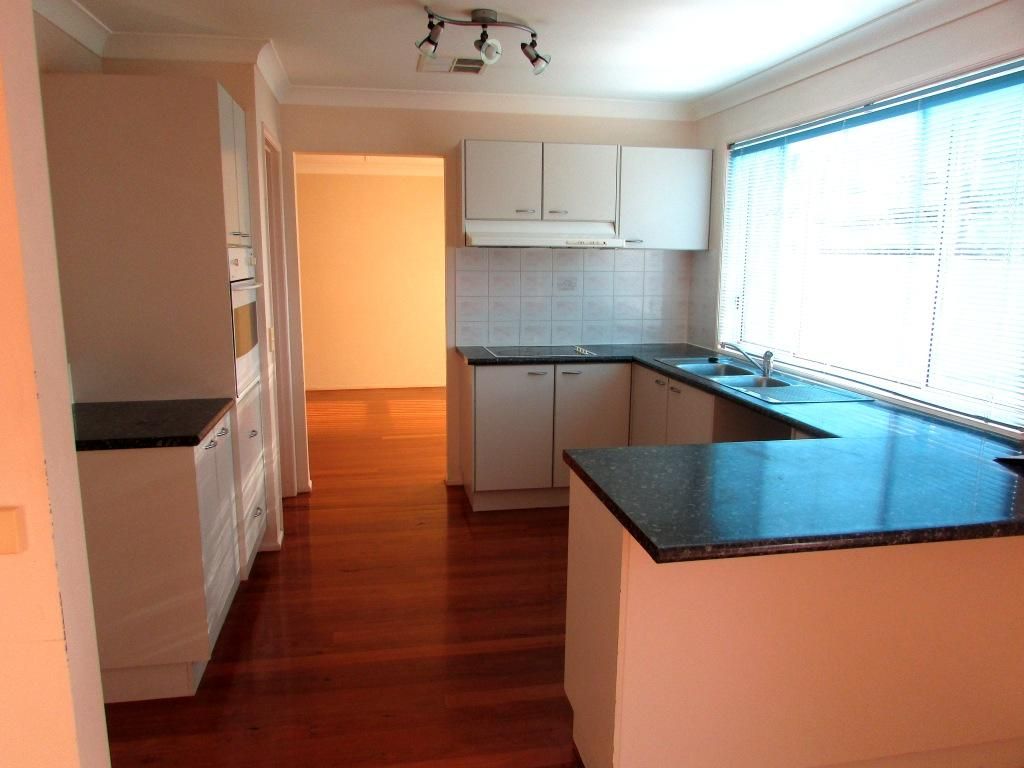 28 Woodlake Court, Wattle Grove, NSW 2173