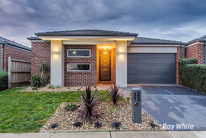 23 Paxford Drive, Cranbourne North VIC 3977