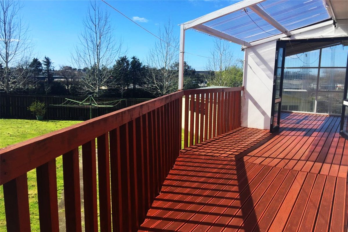 7 Locket Road, Glenfield, North Shore City