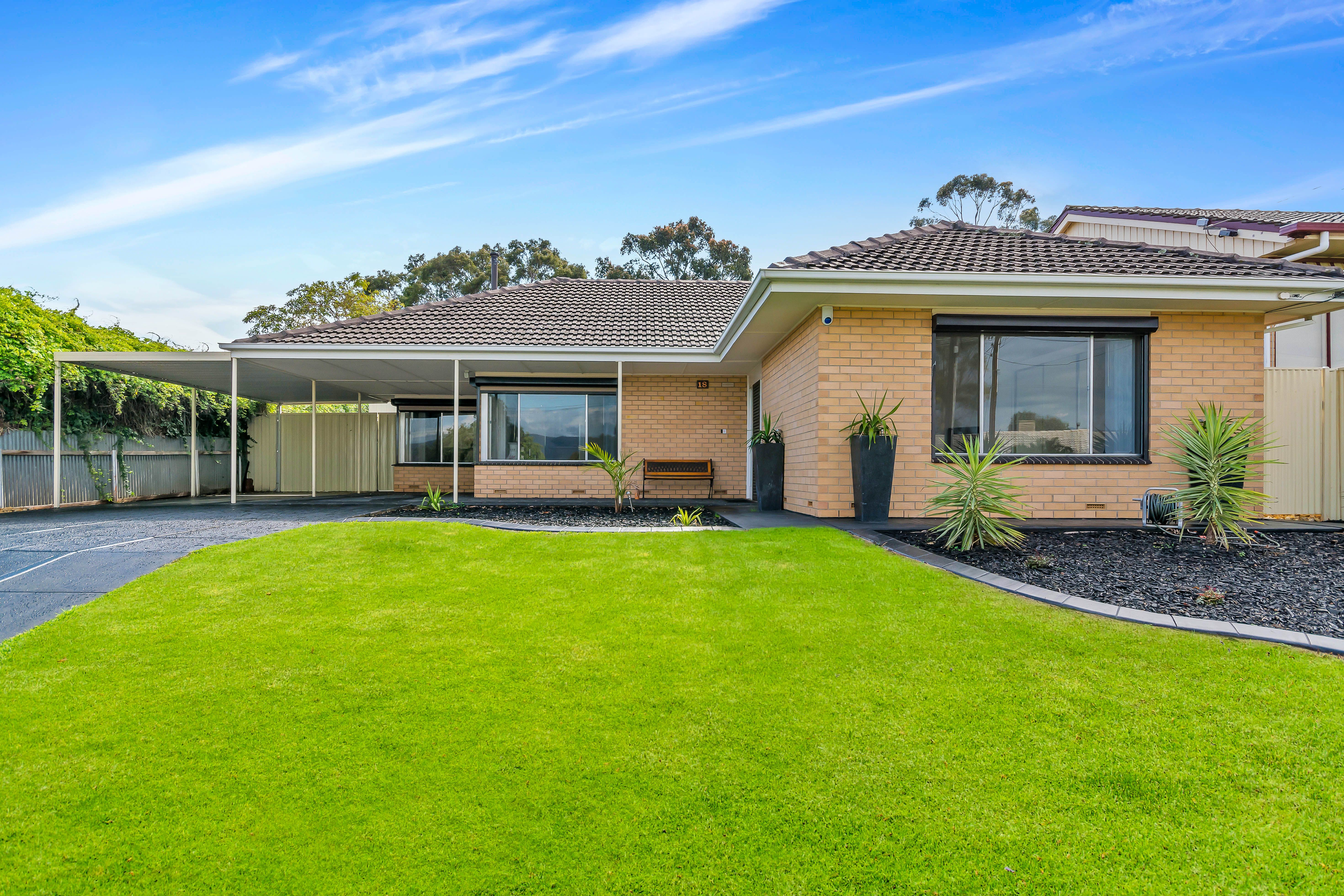 18 St Albans Avenue, Valley View SA 5093