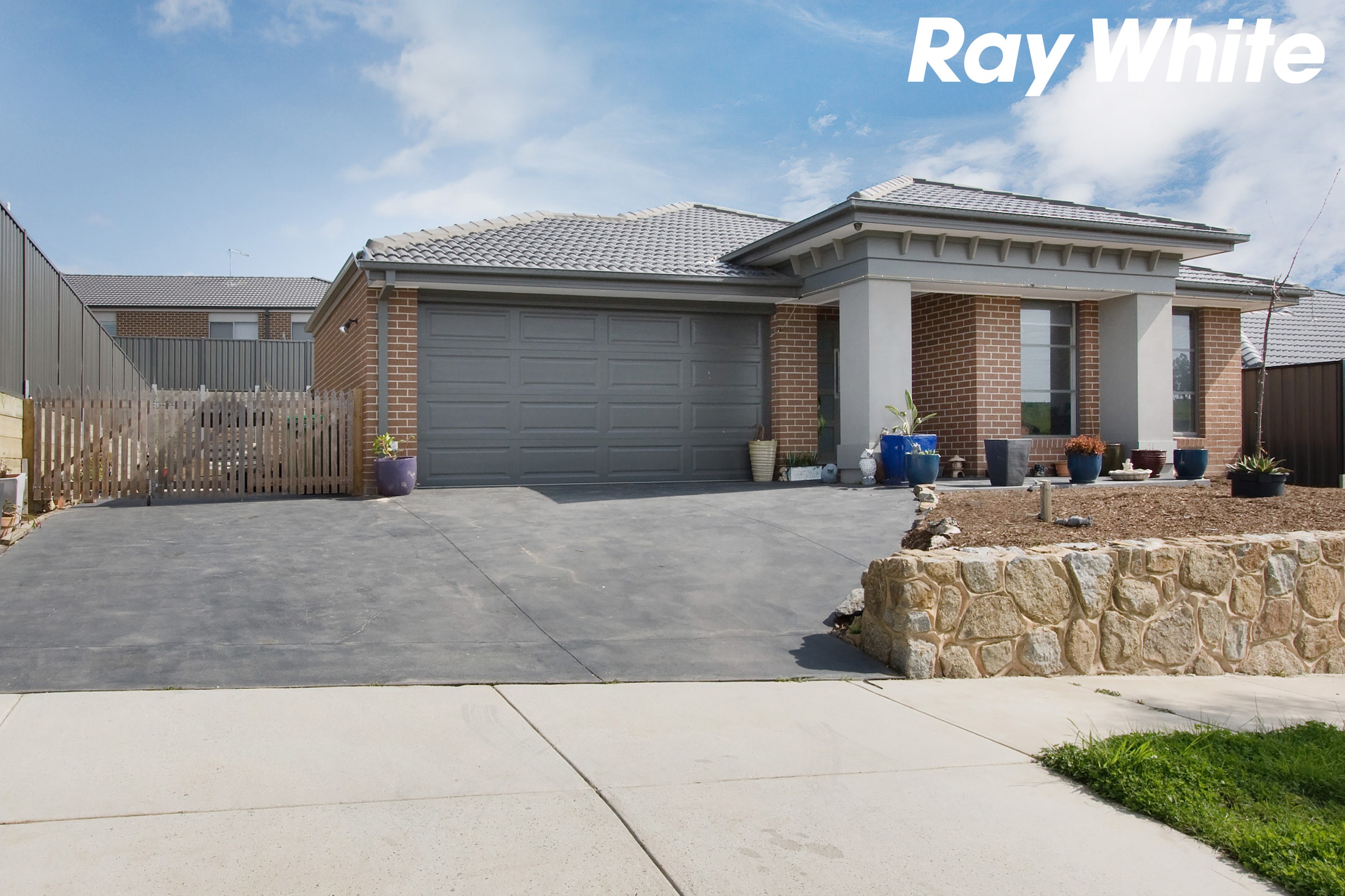 9 Ocean Bend, Pakenham, VIC 3810