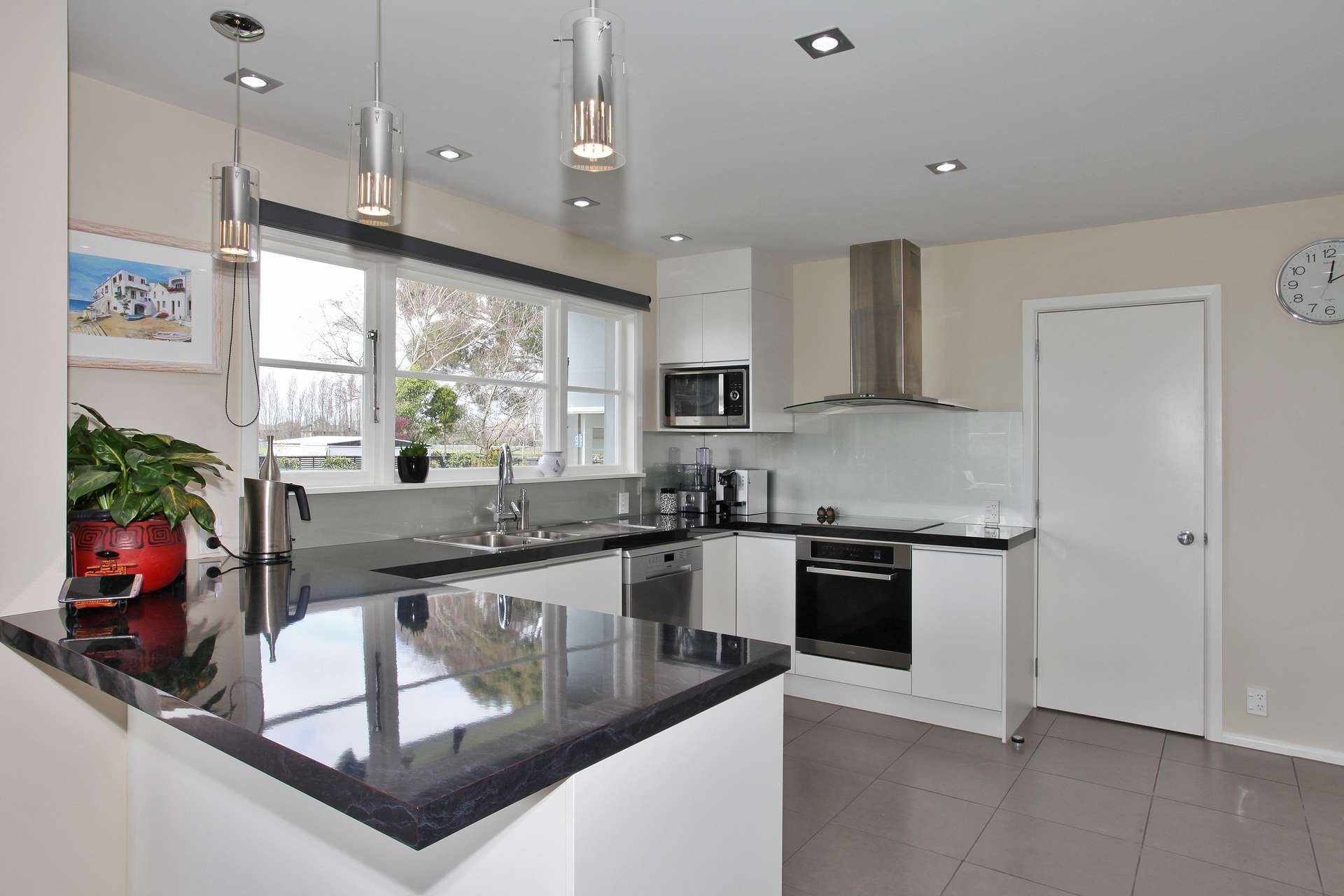 458 Hills Road photo 5
