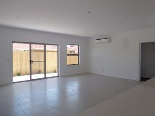2/12 Metropolitan Avenue, Craigieburn, VIC 3064