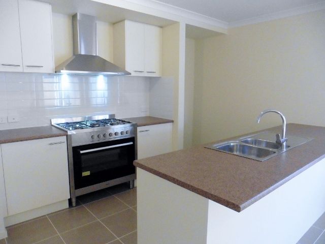 9 Hollywell Road, Clyde North, VIC 3978