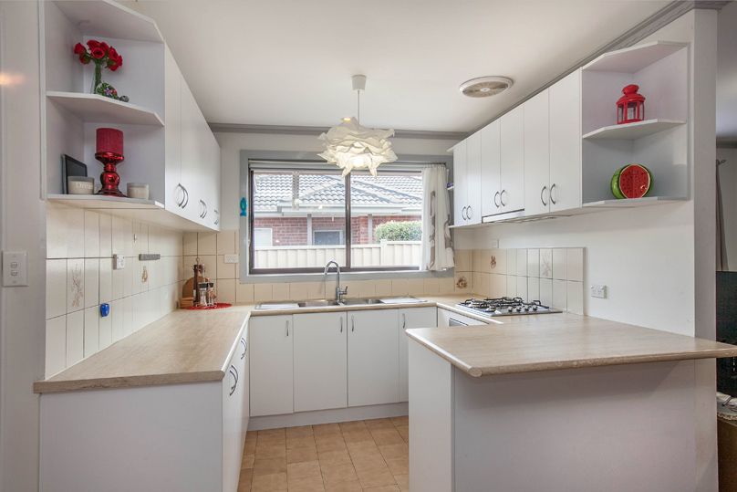 2/102 Rathcown Road, Reservoir, VIC 3073