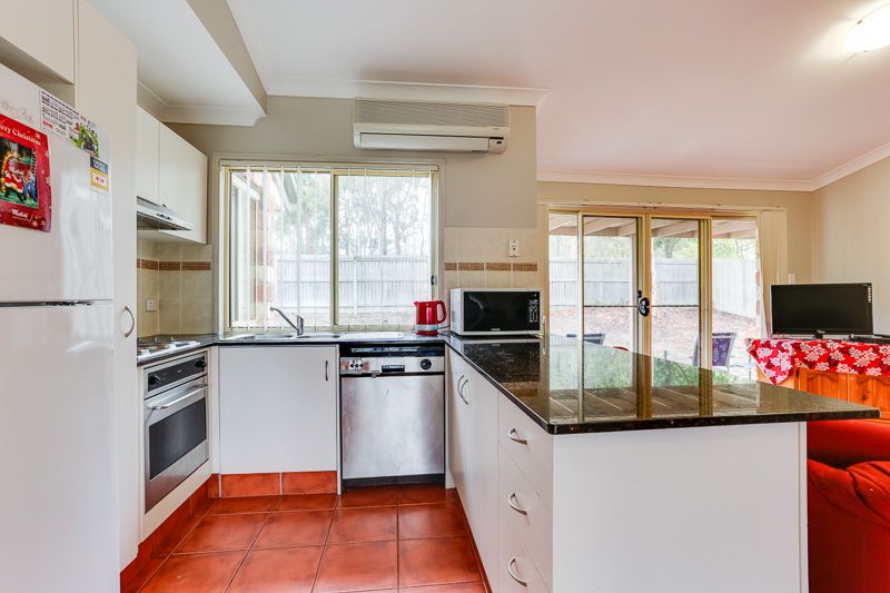27 Hannam Crescent, Forest Lake, QLD 4078