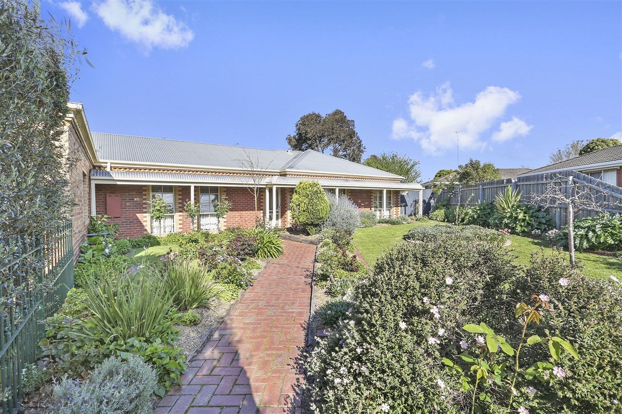 2 Tanunda Grove, Belmont, VIC 3216