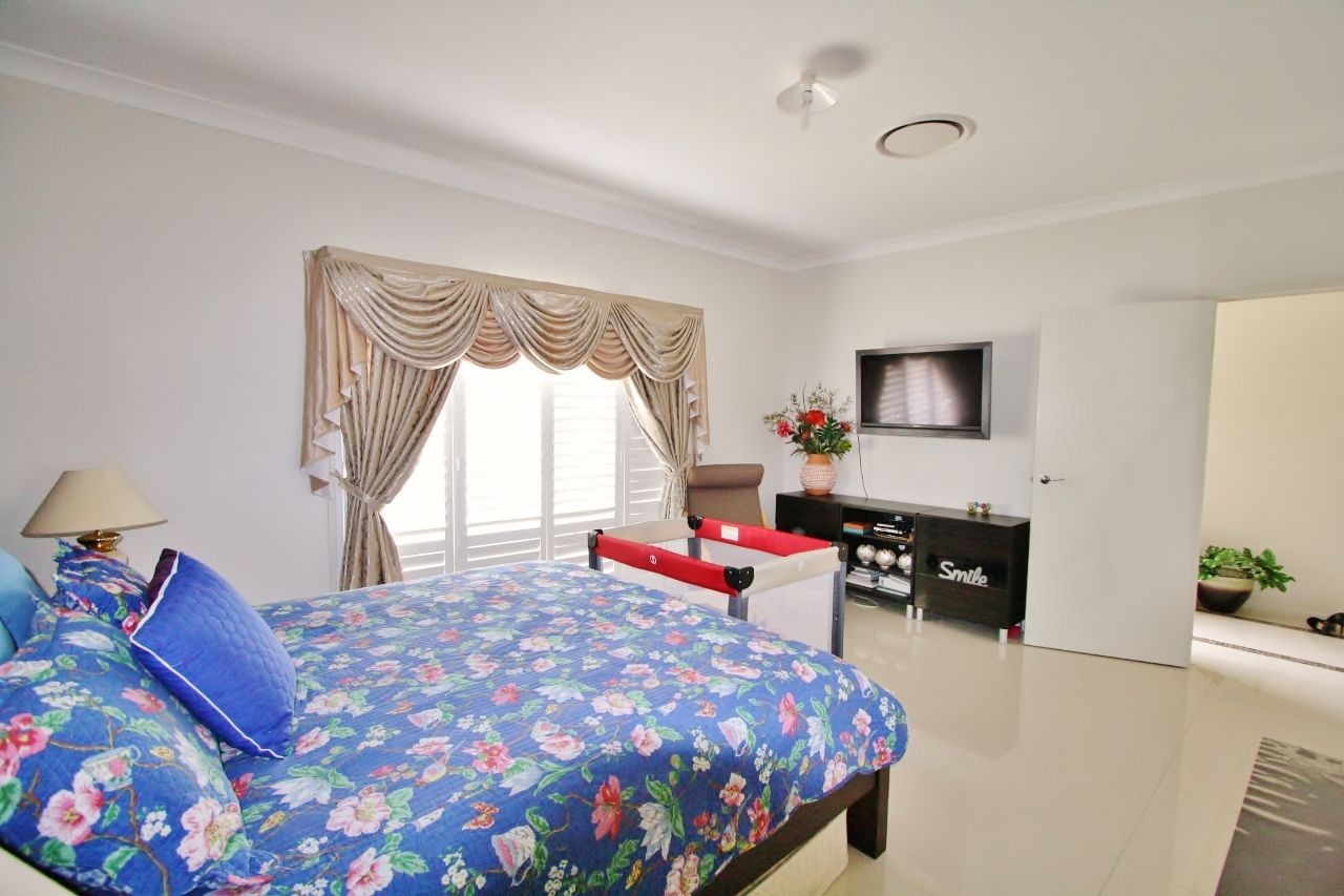 1 Lakes Entrance Drive, Springfield Lakes, QLD 4300