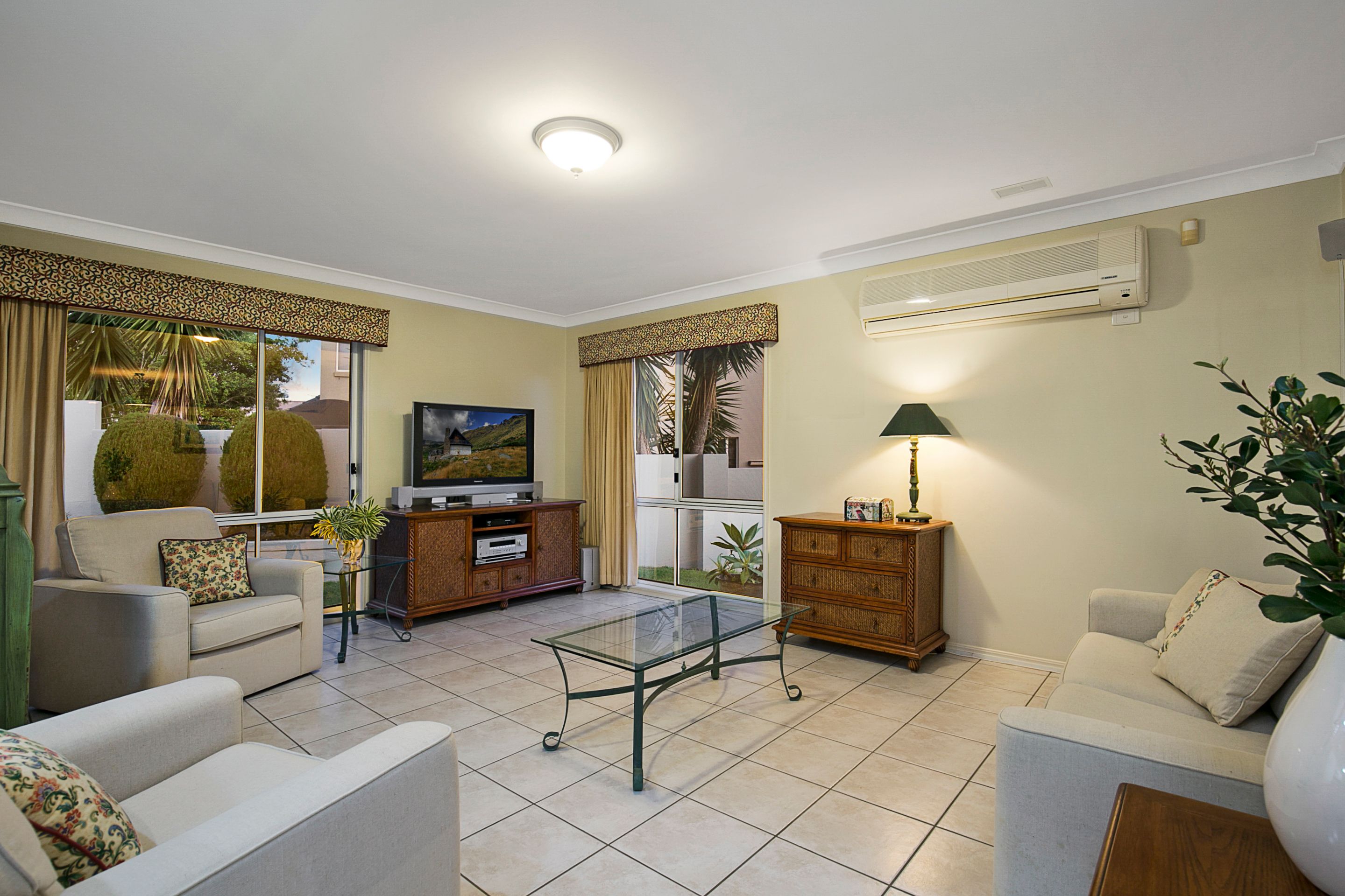 27 Windsor Place, Carindale, QLD 4152