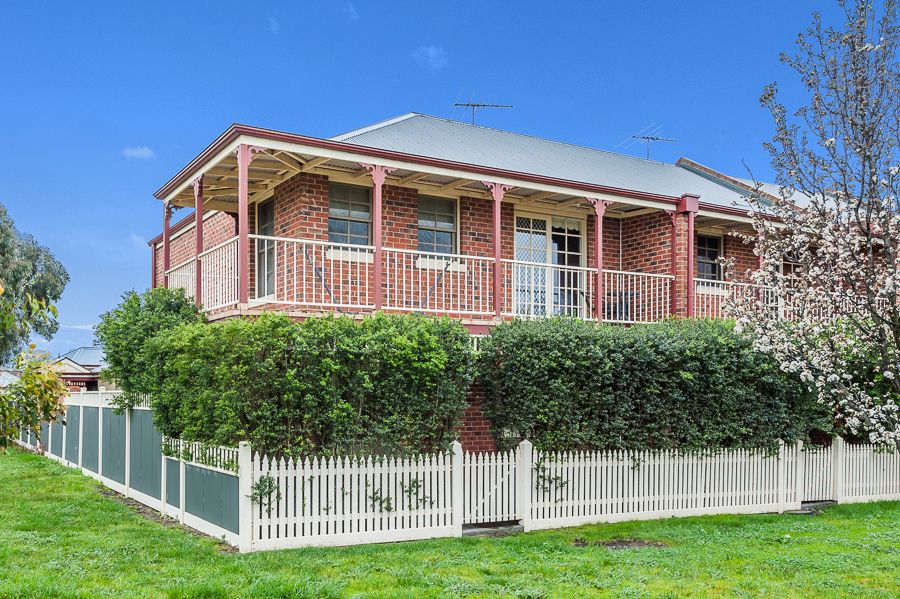 13 Meadowbank Lane, Craigieburn, VIC 3064