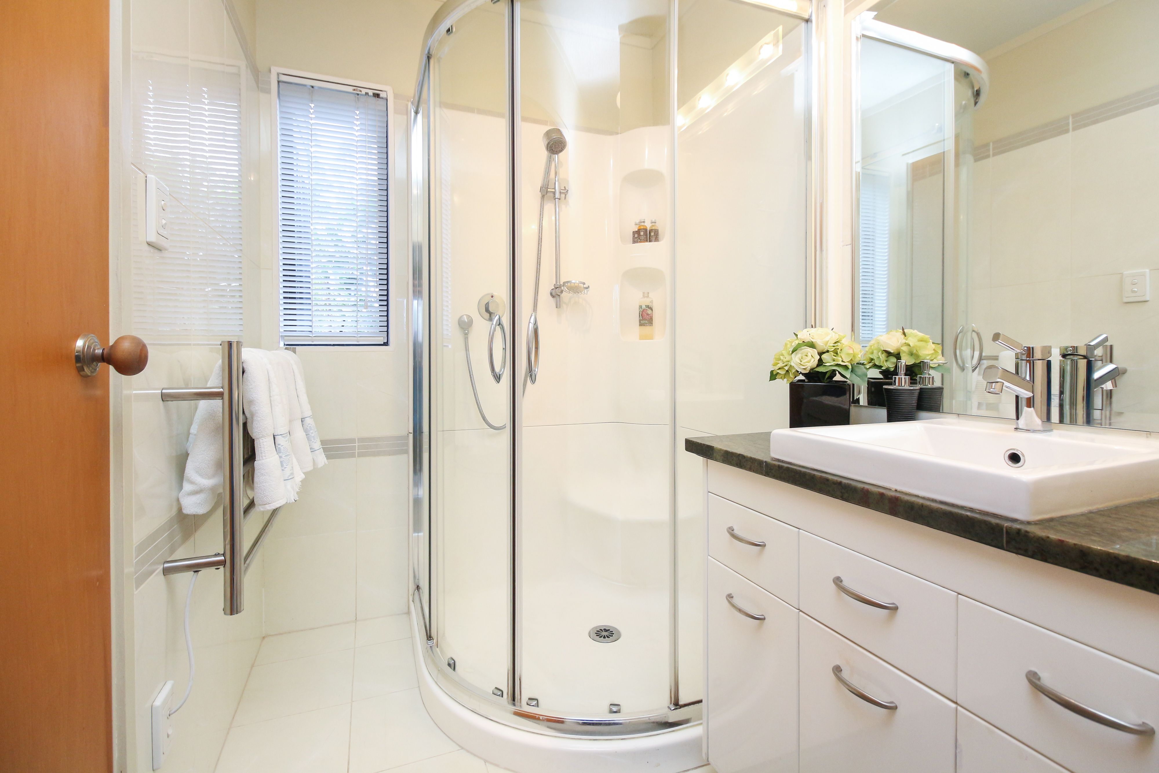 16a Hutchinsons Road, Bucklands Beach, Manukau City